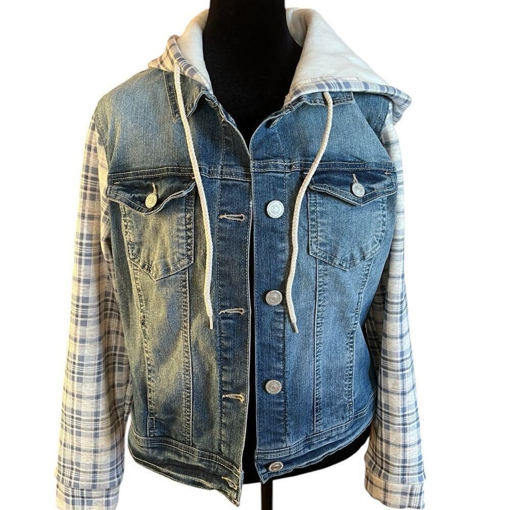 Wallflower women’s M denim jacket with sweatshirt hood and sleeves
